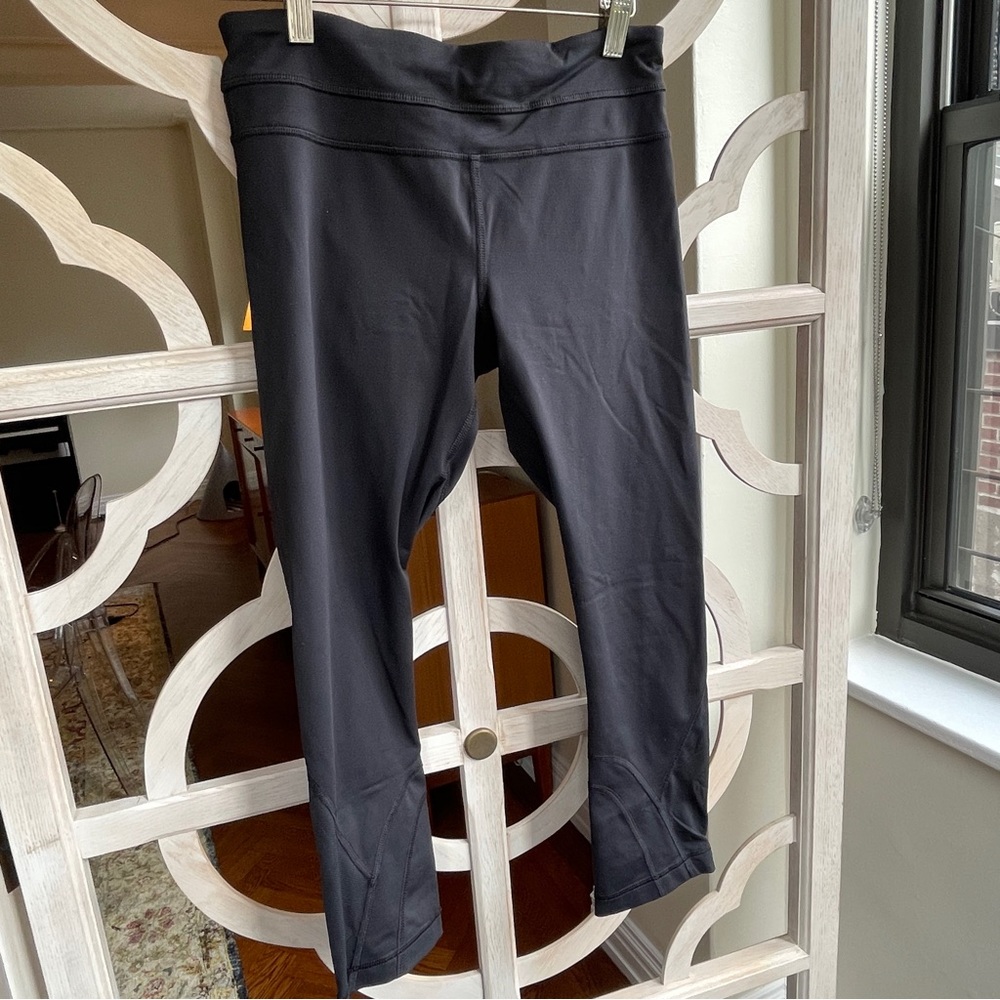 Lululemon Black Cropped Leggings Size 6